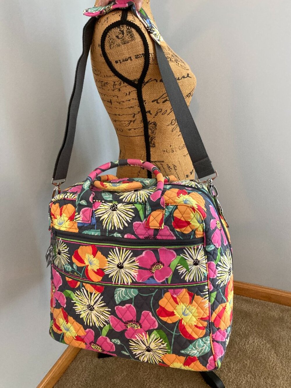 NWOT Vera Bradley Large WeekenderTravel Luggage Bag in Jazzy Blooms